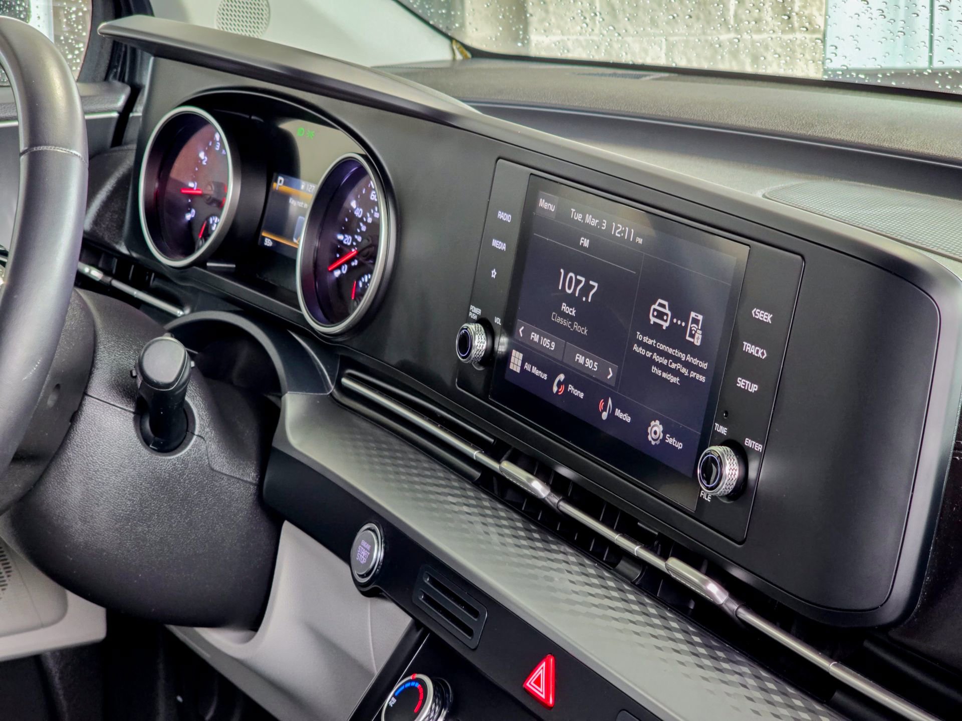 Used 2023 Kia Carnival LX image 10