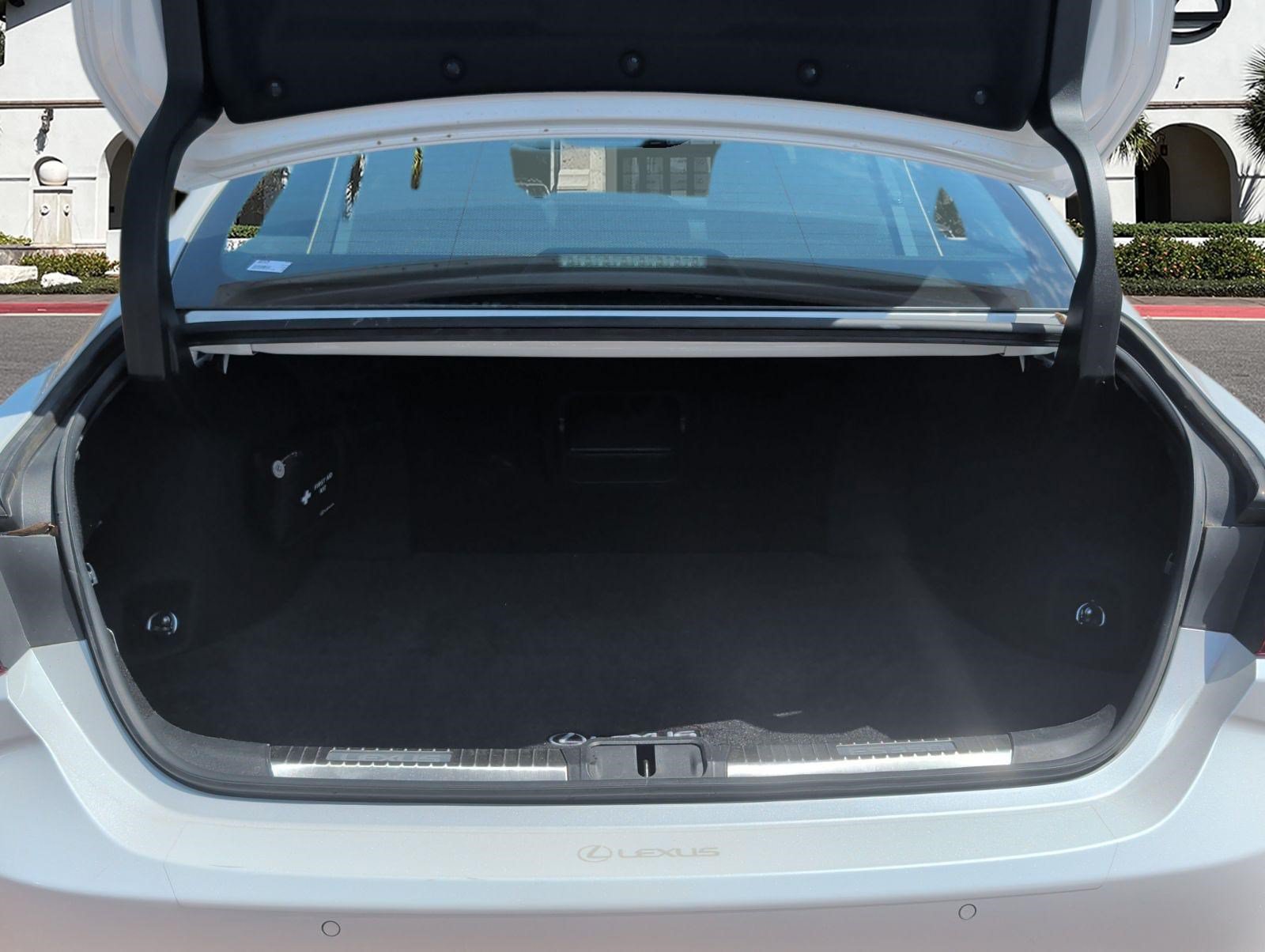 Certified 2020 Lexus ES 350 Ultra Luxury w/ Accessory Package 2 FWD image 28
