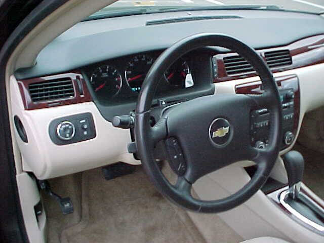 Used 2009 Chevrolet Impala LT w/ Luxury Edition Package FWD image 23