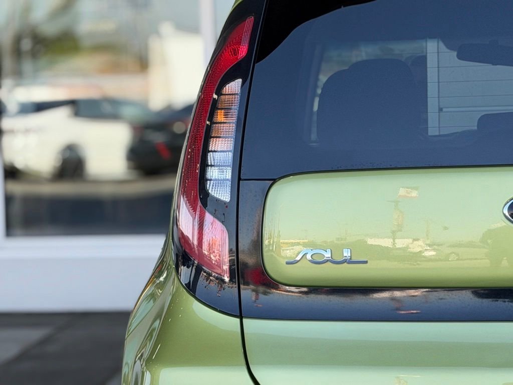 Used 2019 Kia Soul + FWD image 12