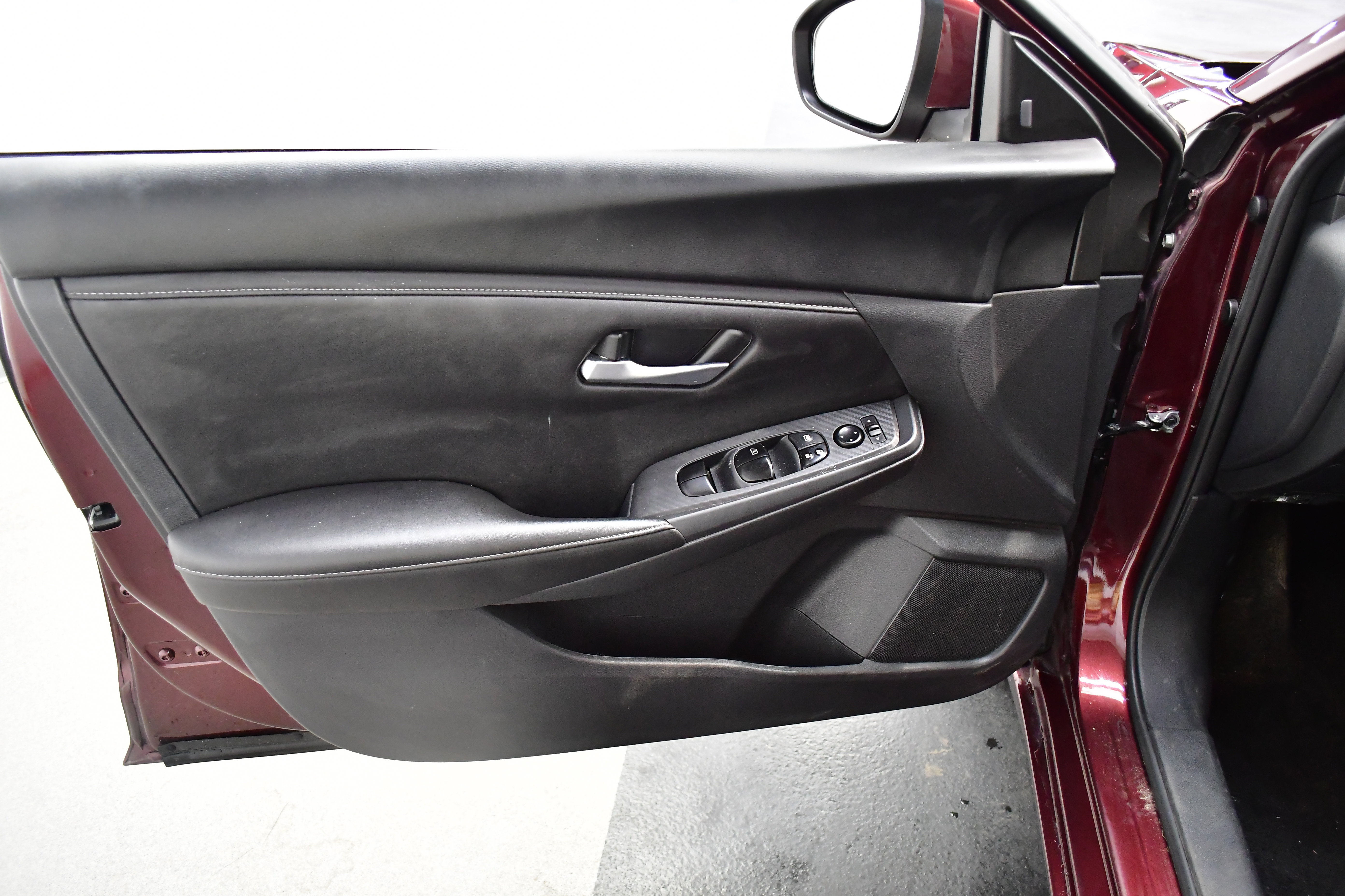 Used 2025 Nissan Sentra SV FWD image 15