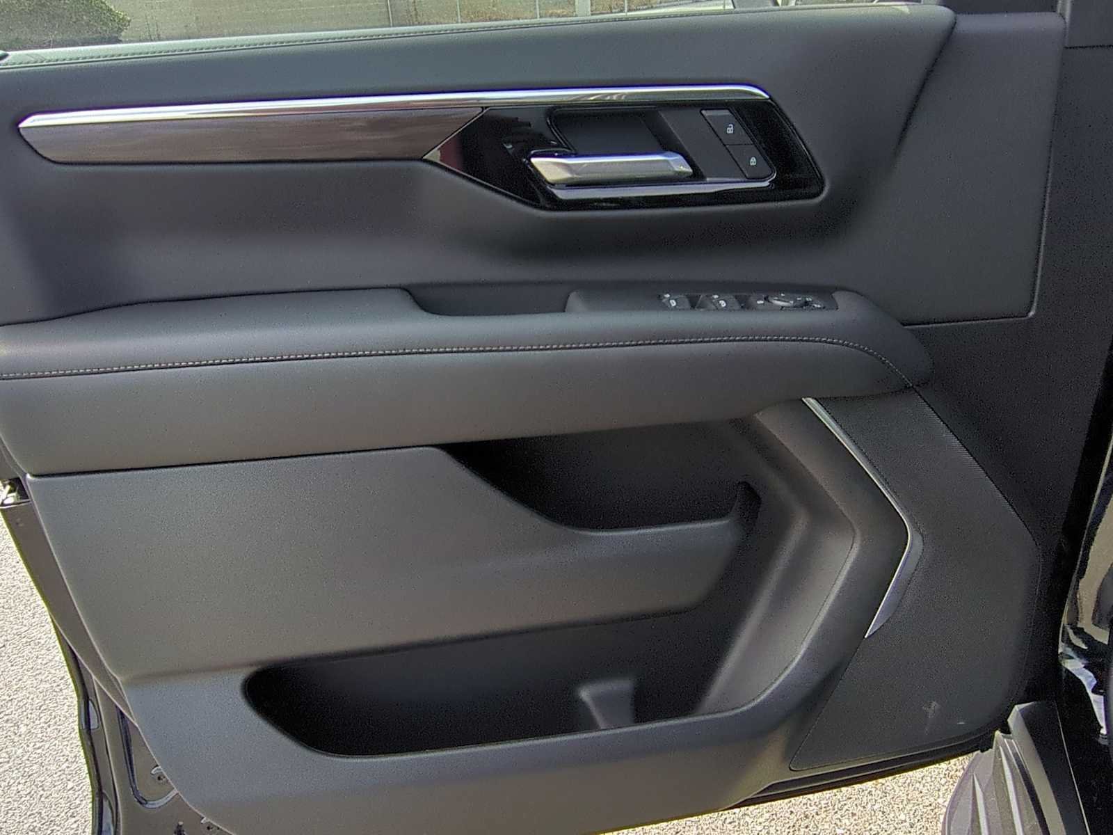 New 2026 Chevrolet Suburban LS RWD image 10
