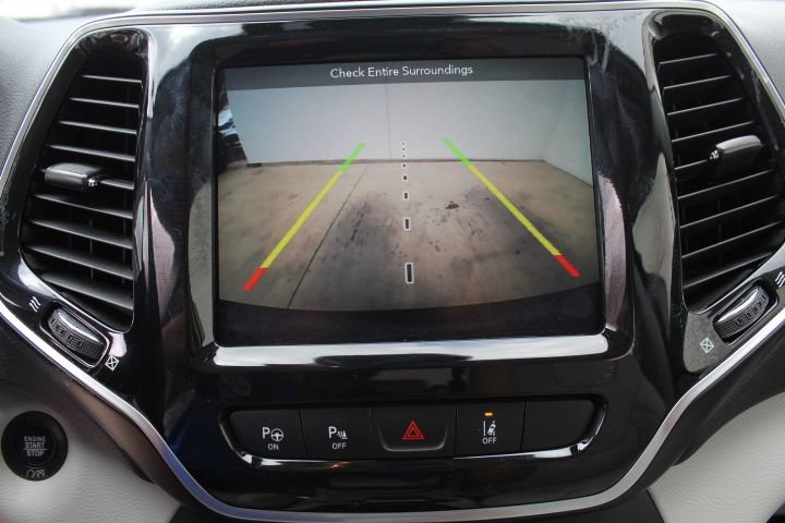 Used 2019 Jeep Cherokee Limited w/ Technology Group image 23