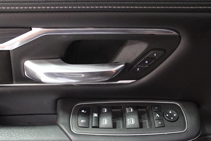 Used 2023 RAM 1500 Laramie AWD/4WD image 15