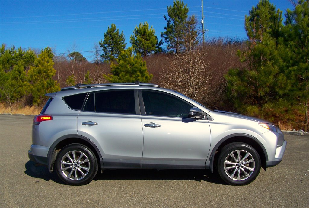 Used 2018 Toyota RAV4 Limited FWD image 5