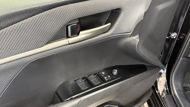 Used 2025 Toyota Camry SE FWD image 14