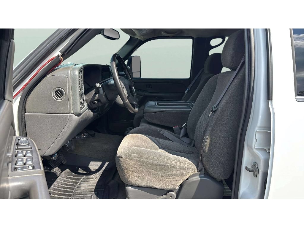 Used 2005 Chevrolet Silverado 2500 LS w/ Heavy-Duty Power Package AWD/4WD image 10