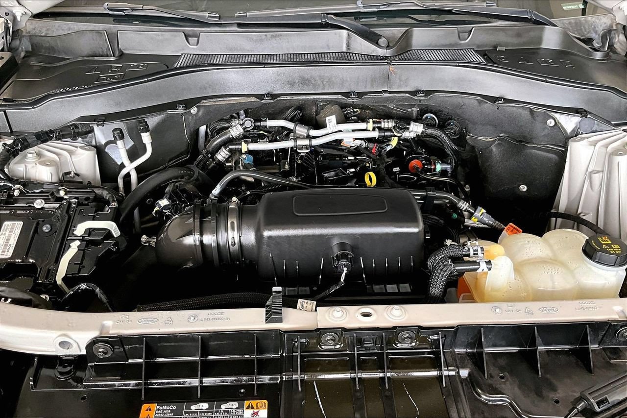 Certified 2023 Ford Explorer XLT RWD image 9