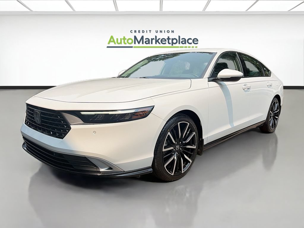 Used 2023 Honda Accord Touring image 3