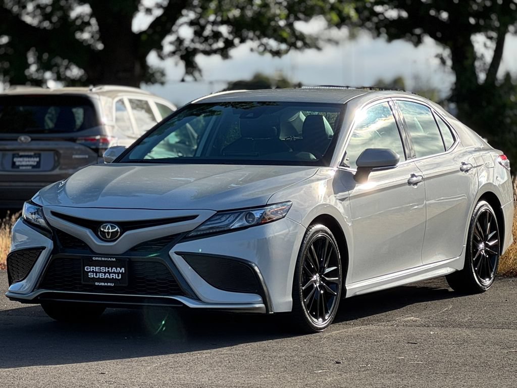 Used 2024 Toyota Camry XSE FWD image 3