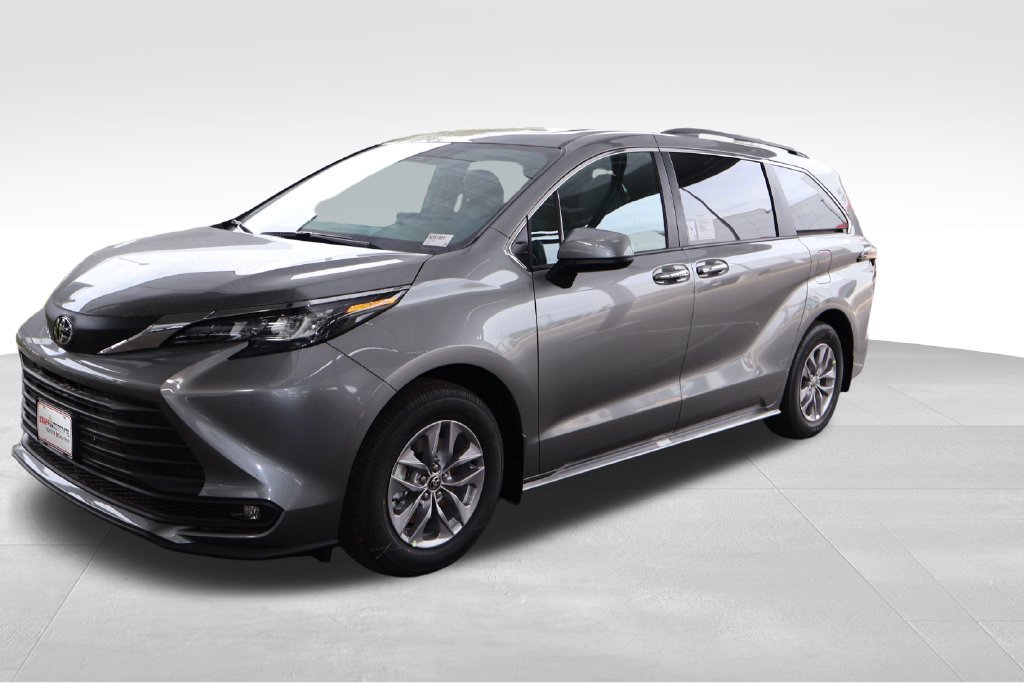 New 2026 Toyota Sienna XLE AWD/4WD image 8