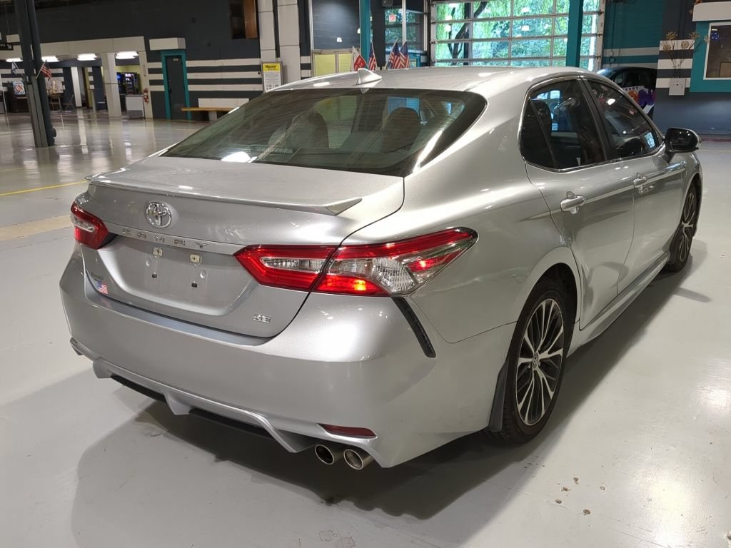 Used 2019 Toyota Camry SE FWD image 8