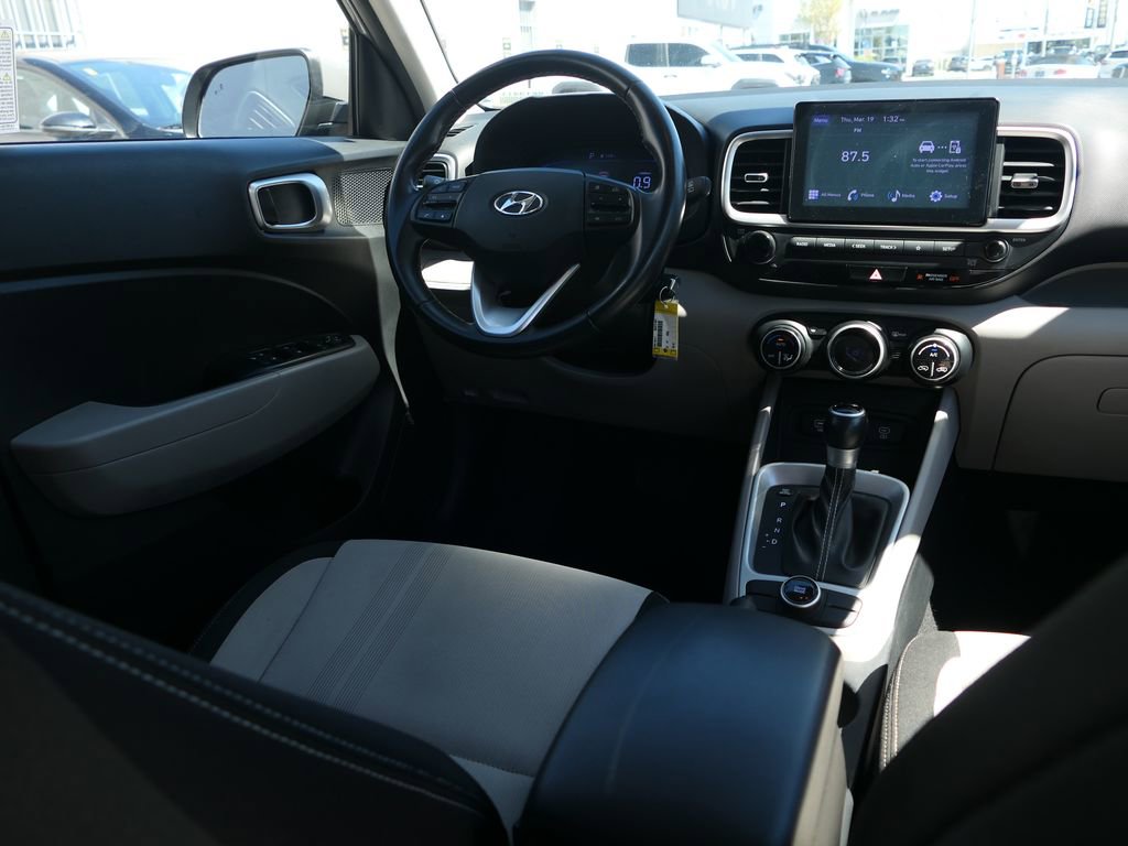 Used 2023 Hyundai Venue SEL FWD image 25