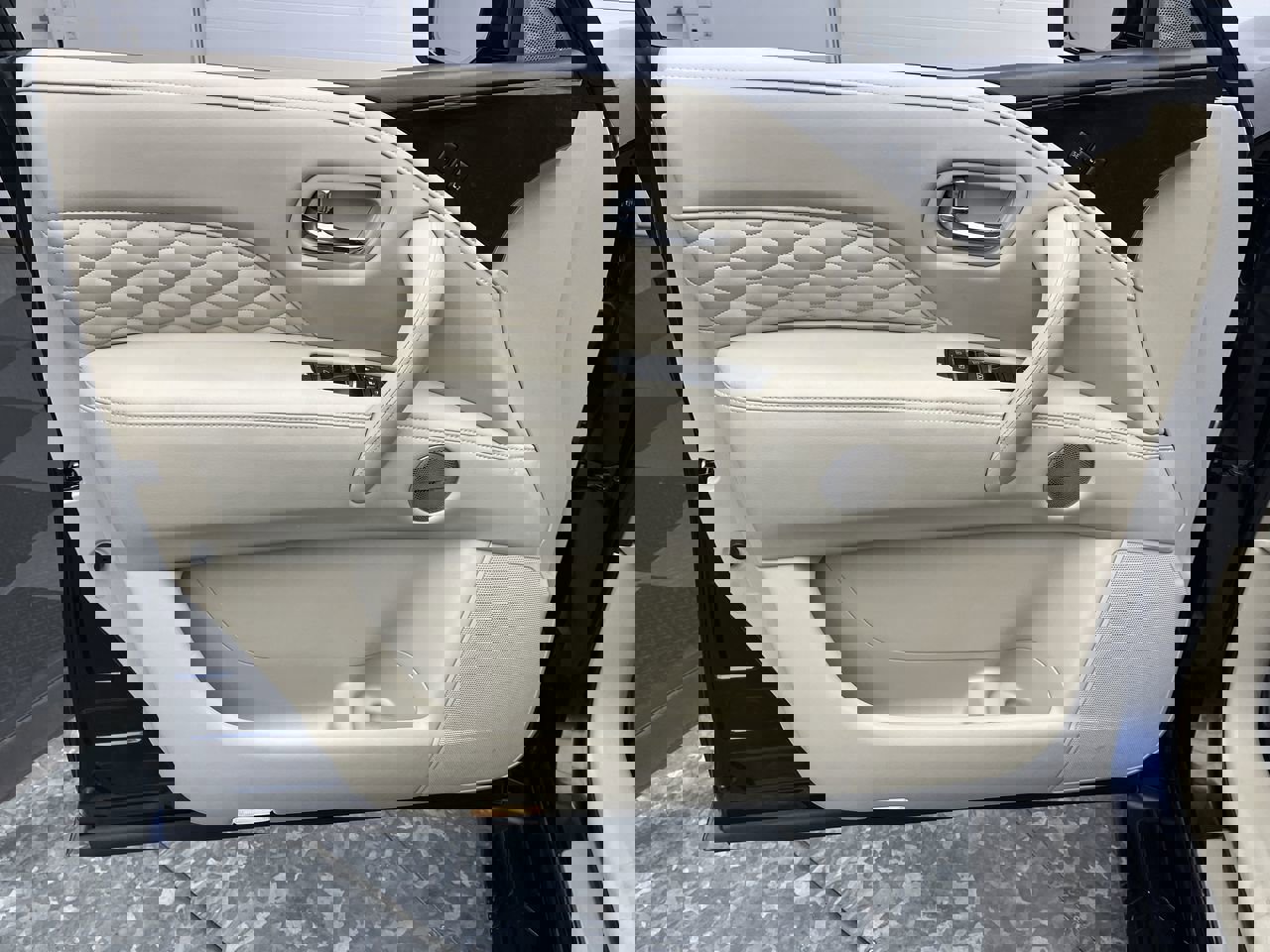 Used 2023 INFINITI QX80 Sensory w/ Cargo Package image 9