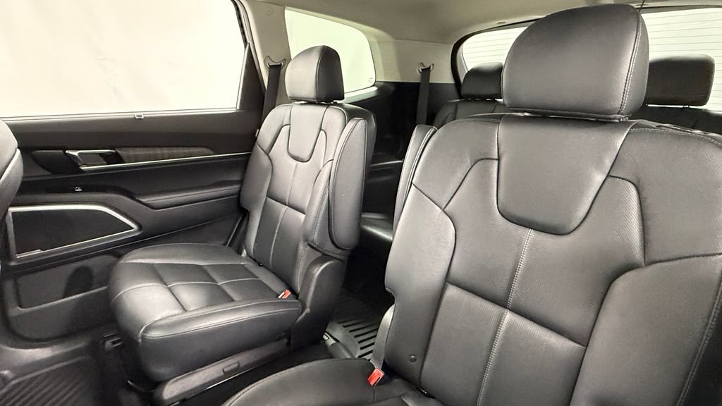 Used 2023 Kia Telluride EX w/ EX Captain's Chair Package AWD/4WD image 27