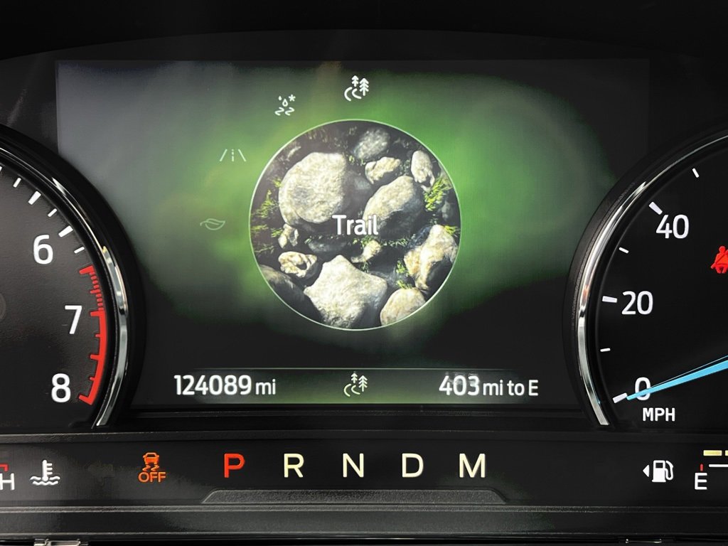 Used 2020 Ford Explorer XLT image 27