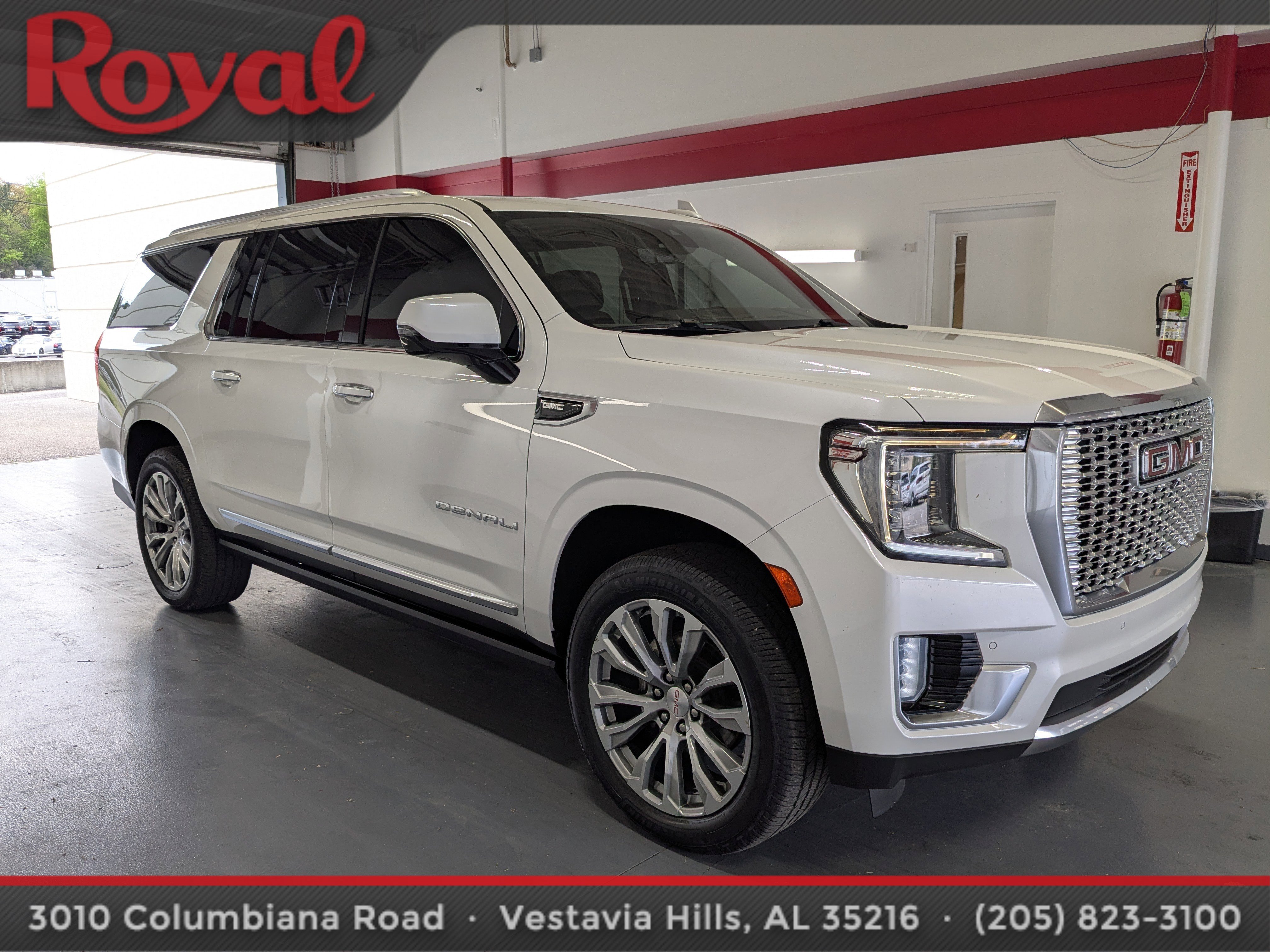 Used 2021 GMC Yukon XL Denali w/ Denali Ultimate Package image 4