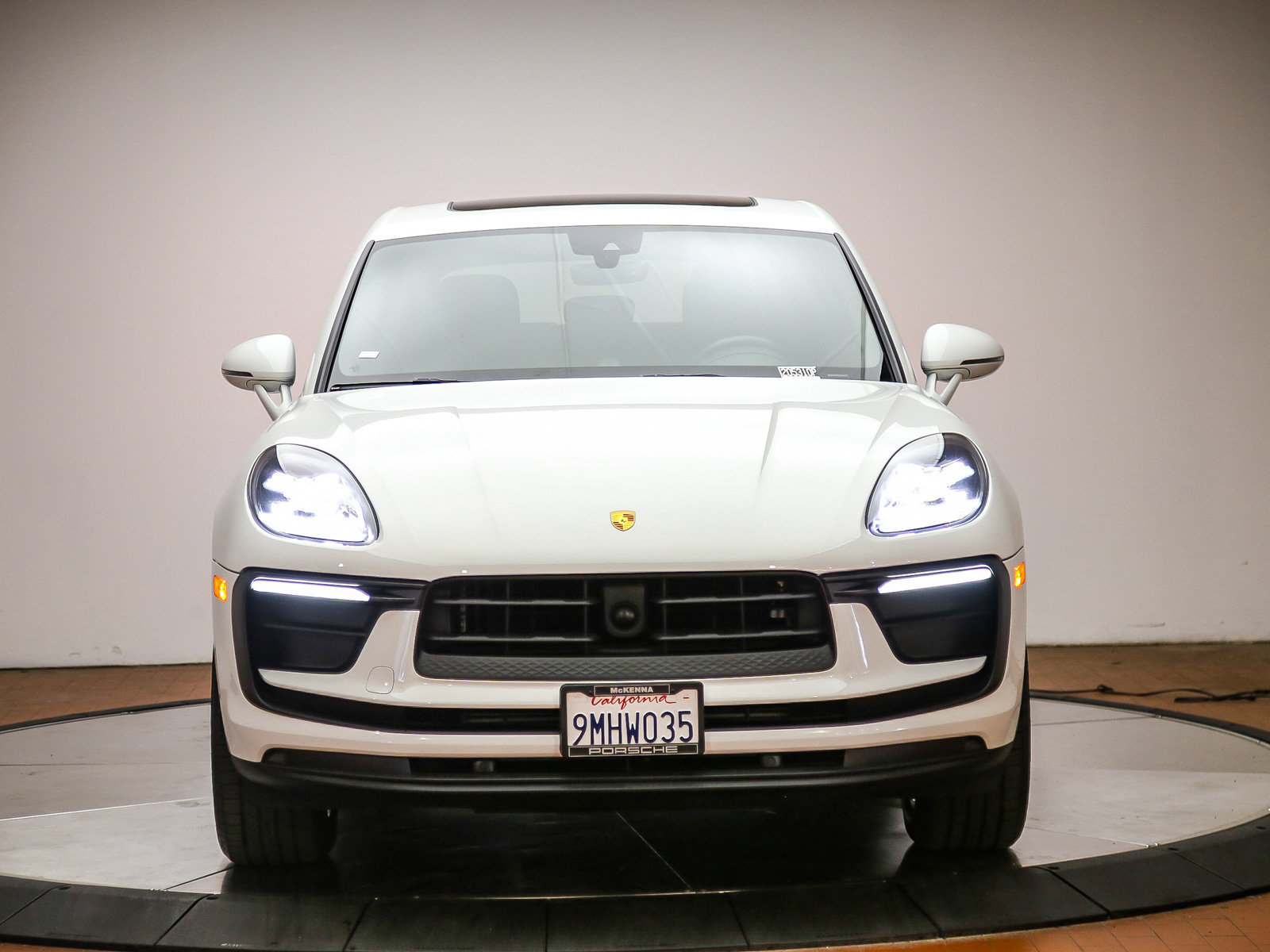 Certified 2024 Porsche Macan AWD/4WD image 10