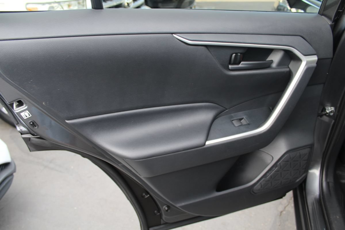 Used 2019 Toyota RAV4 LE w/ Carpet Mat Package FWD image 16