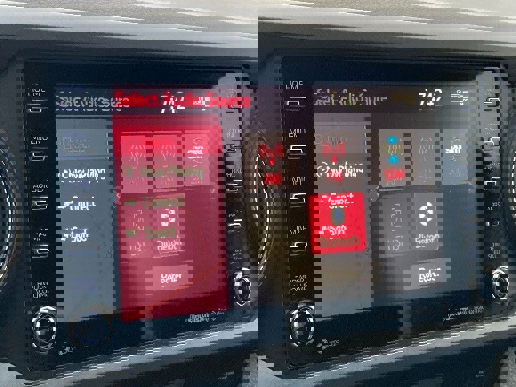 Used 2022 Toyota Tacoma TRD Sport w/ Technology Package image 21