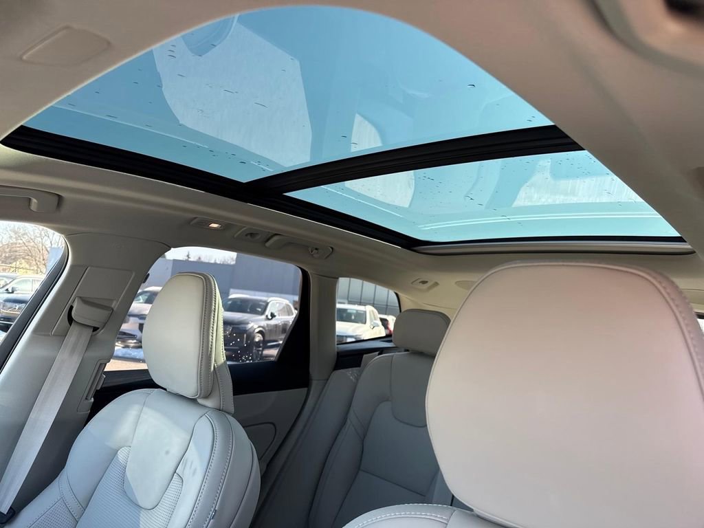 New 2026 Volvo XC60 B5 Ultra w/ Climate Package AWD/4WD image 6