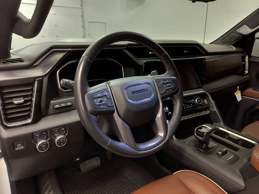 Used 2022 GMC Sierra 1500 Denali Ultimate AWD/4WD image 4
