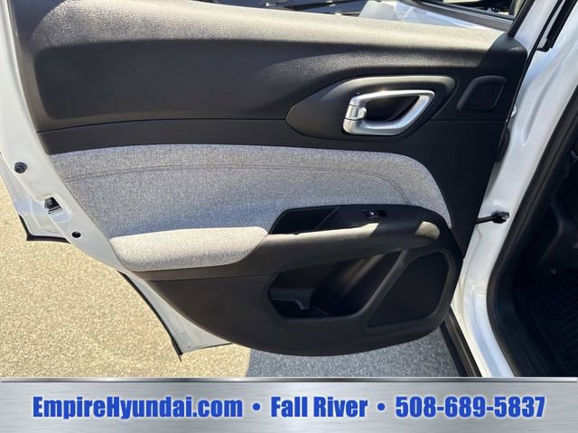 Used 2023 Jeep Compass Latitude w/ Sun and Sound Group AWD/4WD image 18