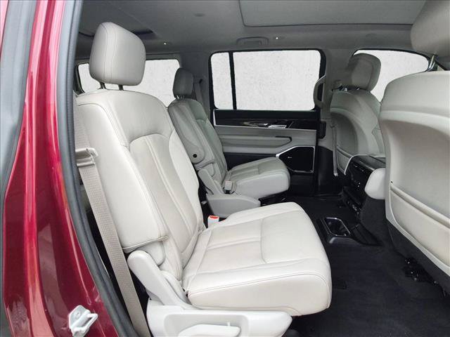 Used 2022 Jeep Wagoneer Series III w/ Premium Group I AWD/4WD image 24