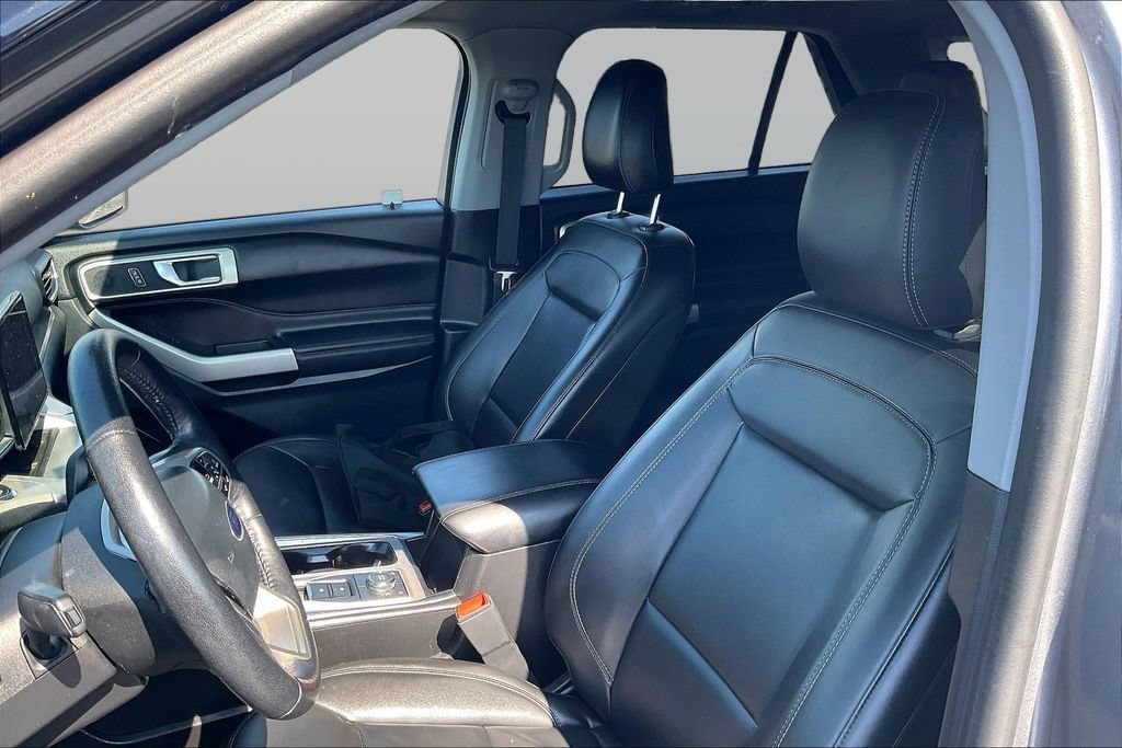 Certified 2022 Ford Explorer XLT w/ Equipment Group 202A AWD/4WD image 25
