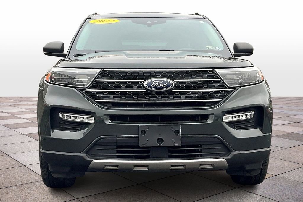 Used 2022 Ford Explorer XLT w/ Equipment Group 202A image 3