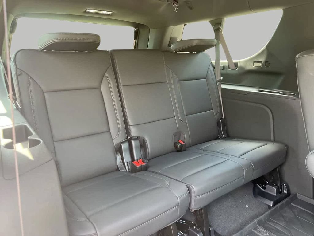 New 2026 Chevrolet Suburban High Country AWD/4WD image 15