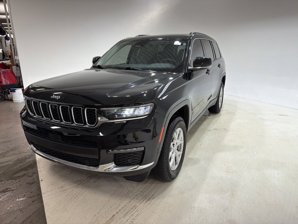 Used 2023 Jeep Grand Cherokee L Limited w/ Luxury Tech Group II image 2