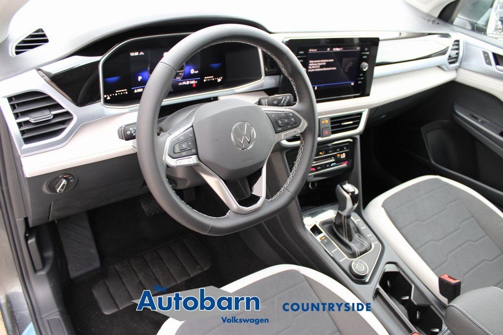 Certified 2025 Volkswagen Taos SE AWD/4WD image 8