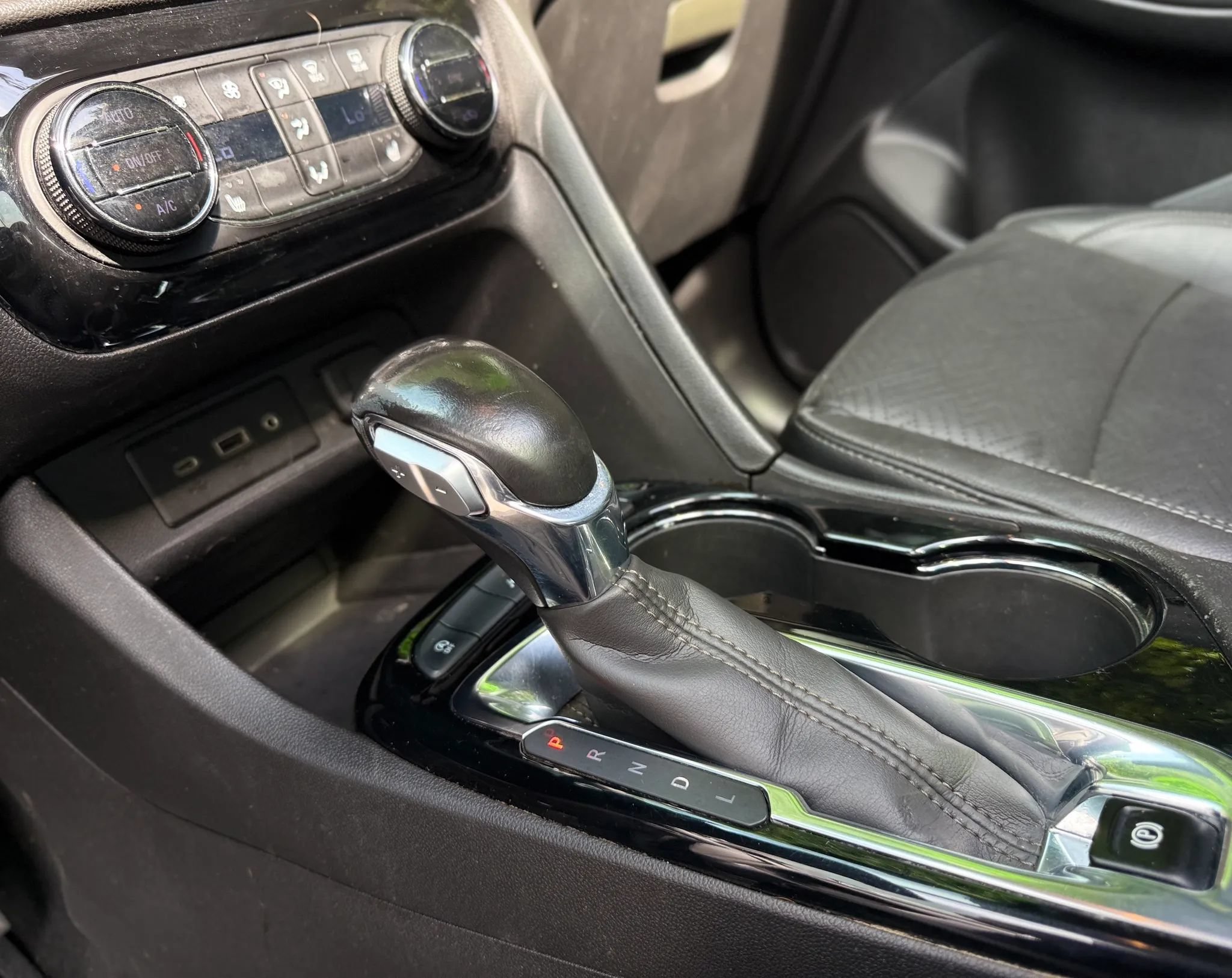 Used 2021 Buick Encore GX Essence w/ Experience Buick Package FWD image 9