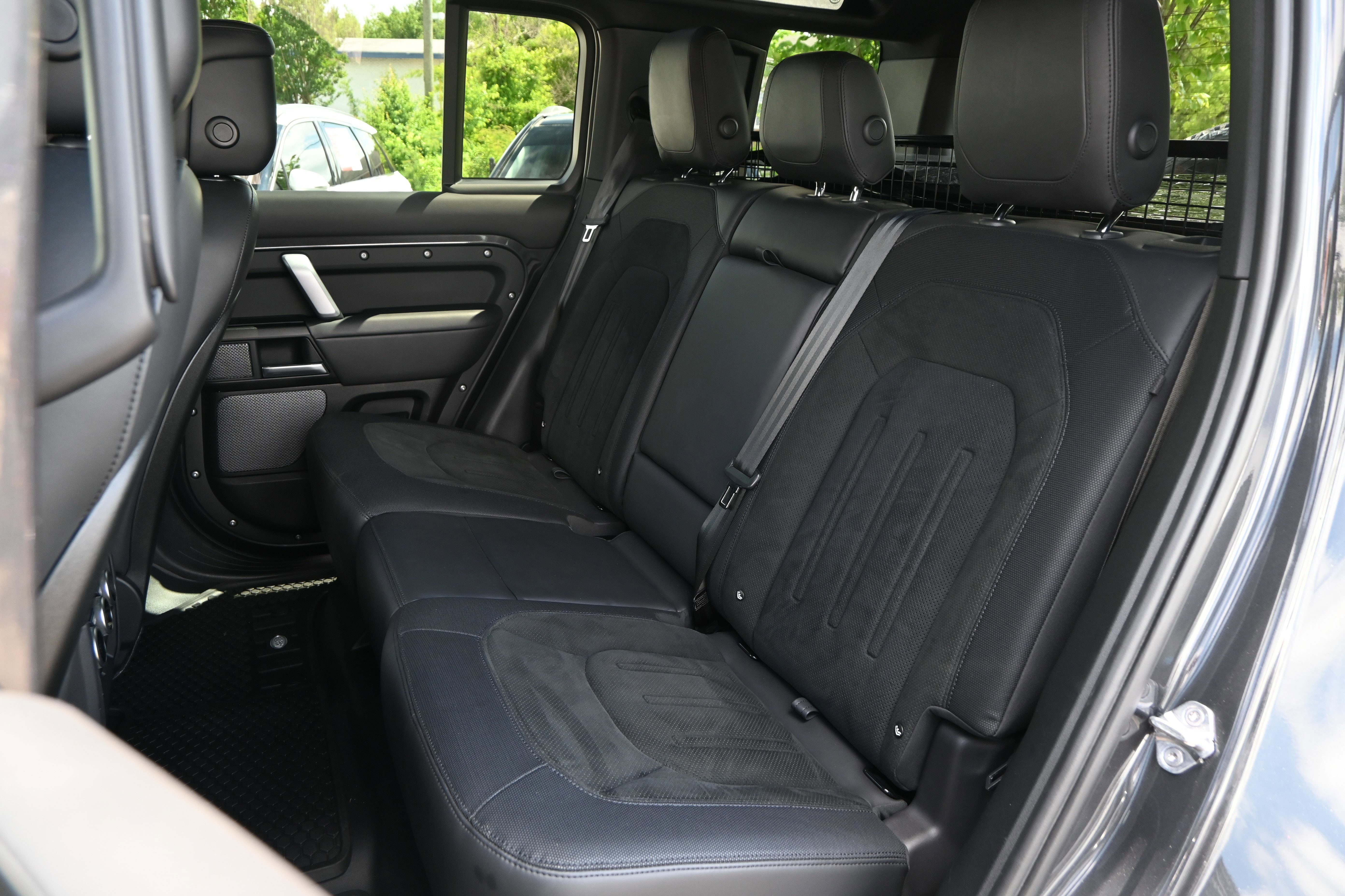 Used 2023 Land Rover Defender 110 Carpathian Edition AWD/4WD image 31