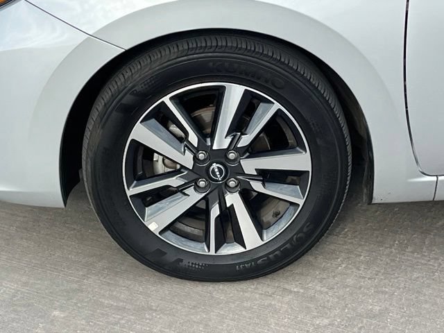 Used 2025 Nissan Versa SV FWD image 5