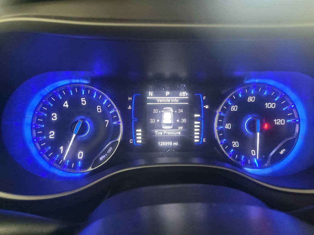 Used 2020 Chrysler Pacifica Touring-L FWD image 23