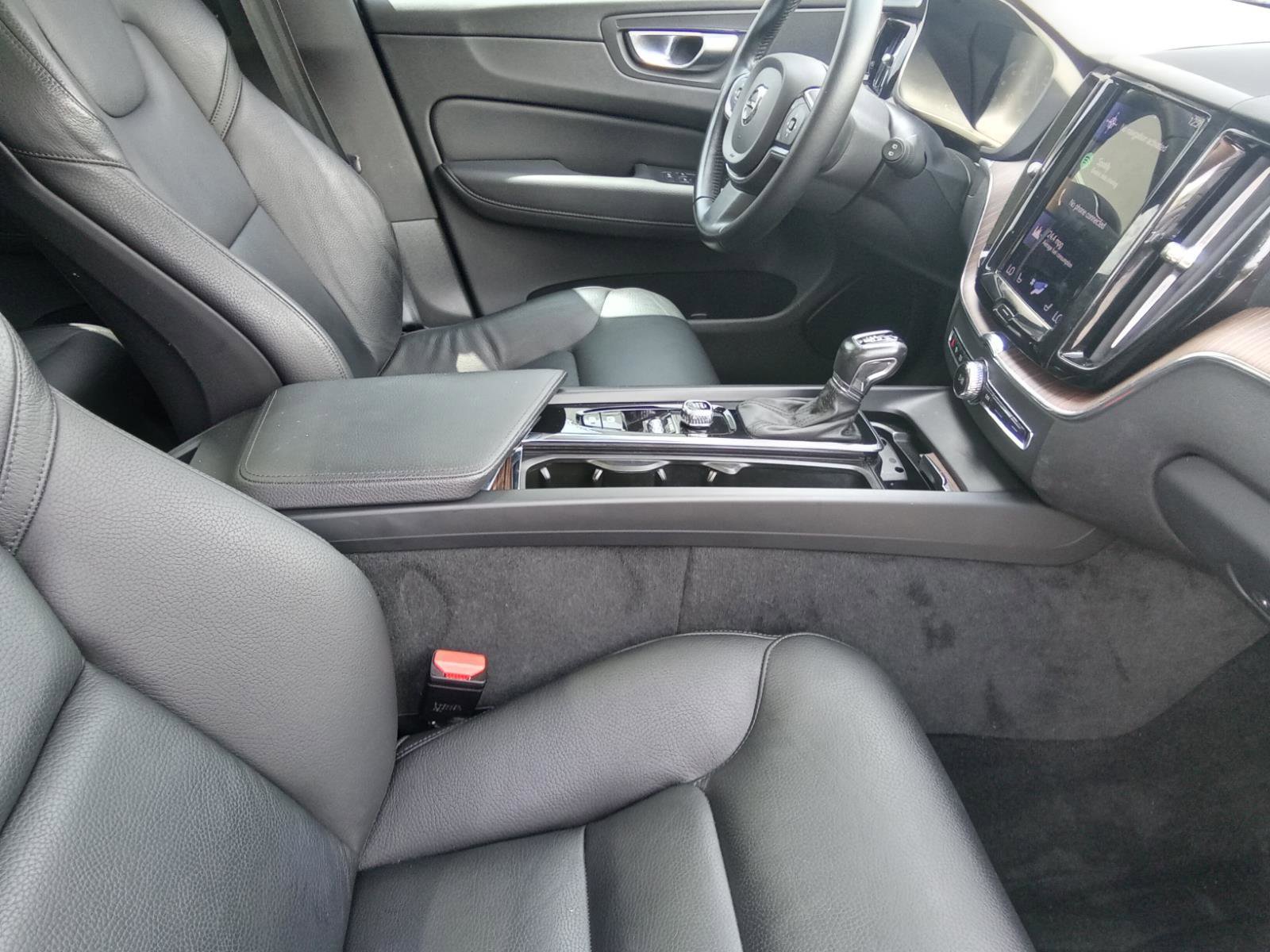 Used 2021 Volvo XC60 T5 Momentum w/ Protection Package Premier image 28