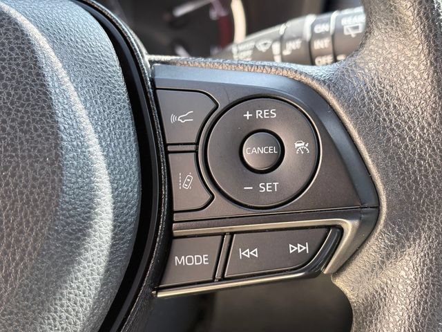 Used 2025 Toyota RAV4 XLE FWD image 14