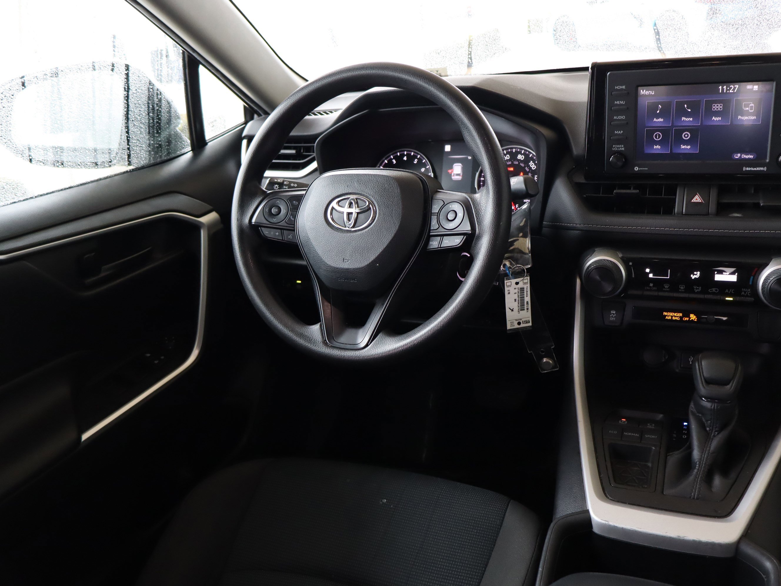 Used 2022 Toyota RAV4 LE image 12