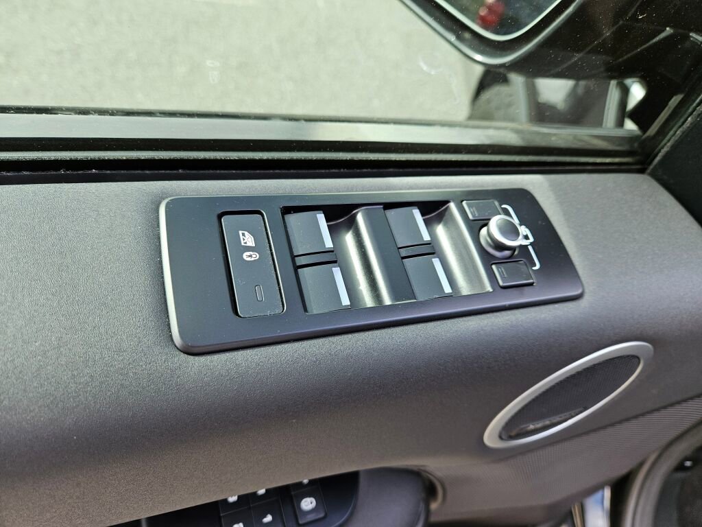 Used 2018 Land Rover Discovery HSE AWD/4WD image 22