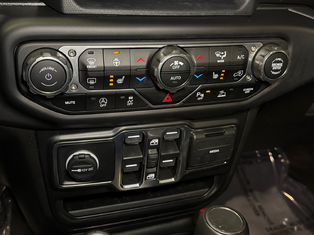 Used 2022 Jeep Wrangler Unlimited Sahara AWD/4WD image 27