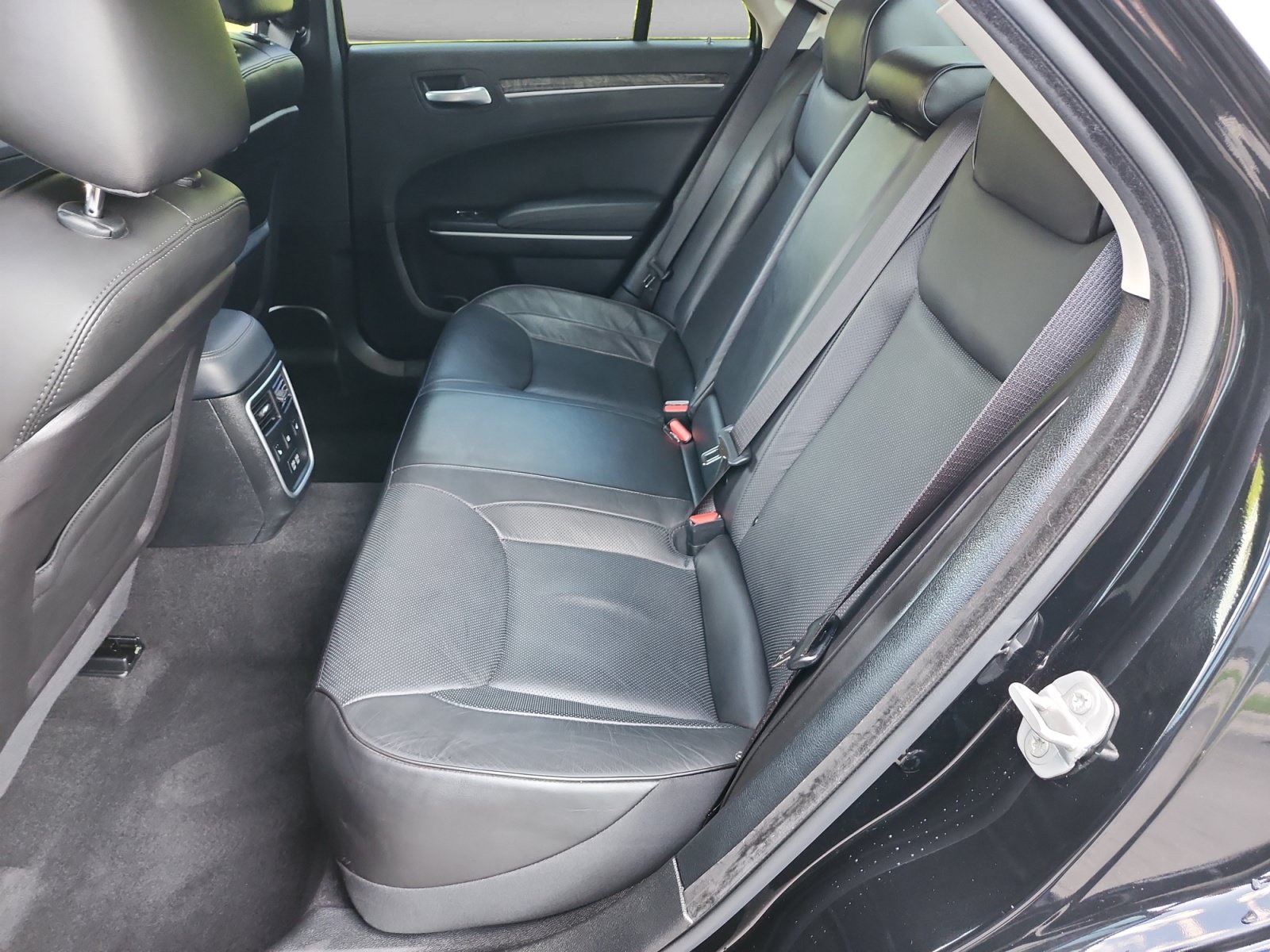 Used 2023 Chrysler 300 Touring L w/ Safetytec Plus Group RWD image 14