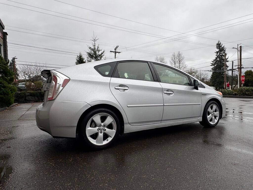 Used 2013 Toyota Prius Five image 2