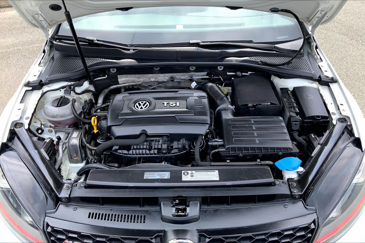 Used 2017 Volkswagen GTI SE FWD image 32