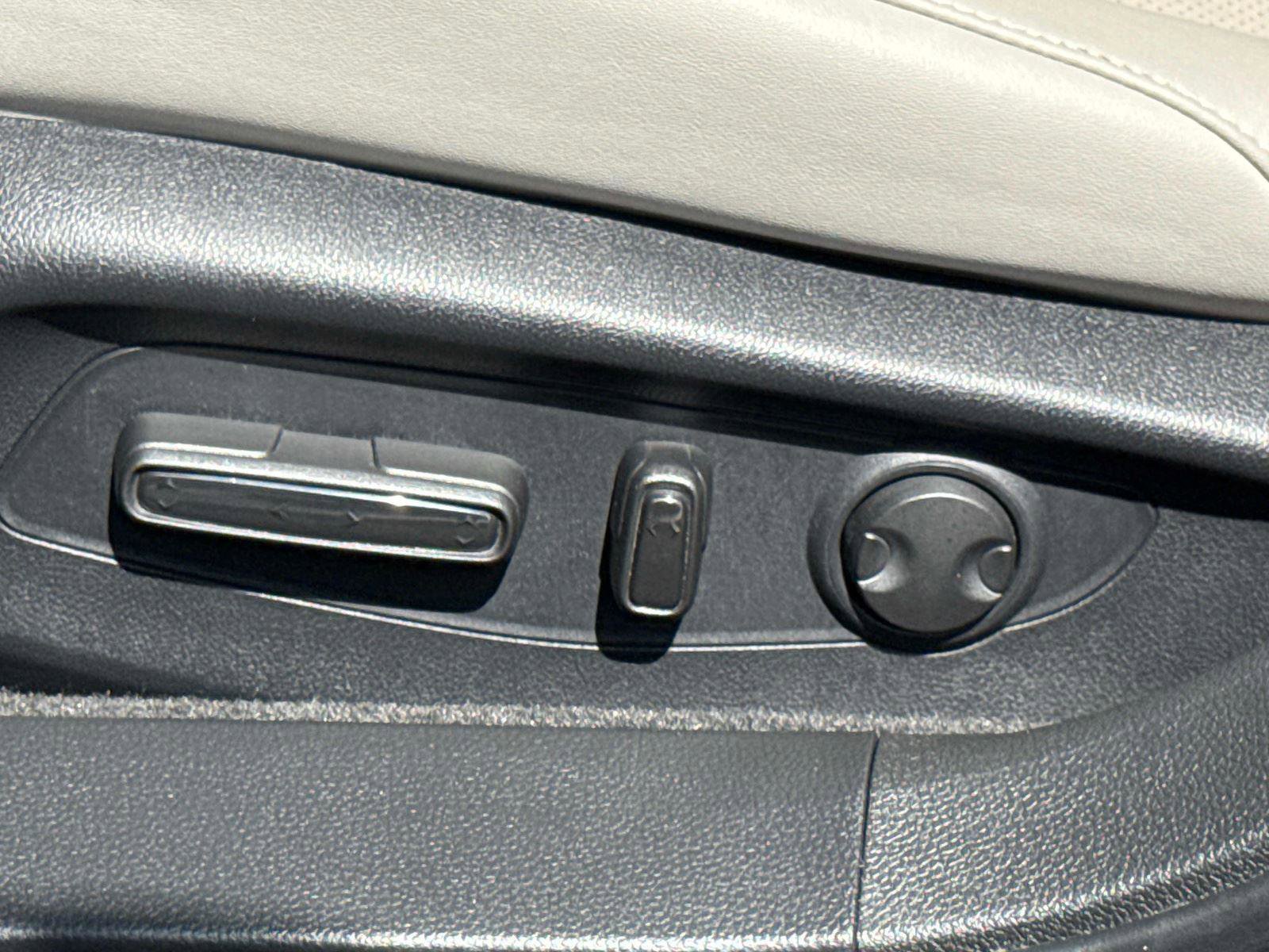 Certified 2025 Honda Accord EX-L image 19