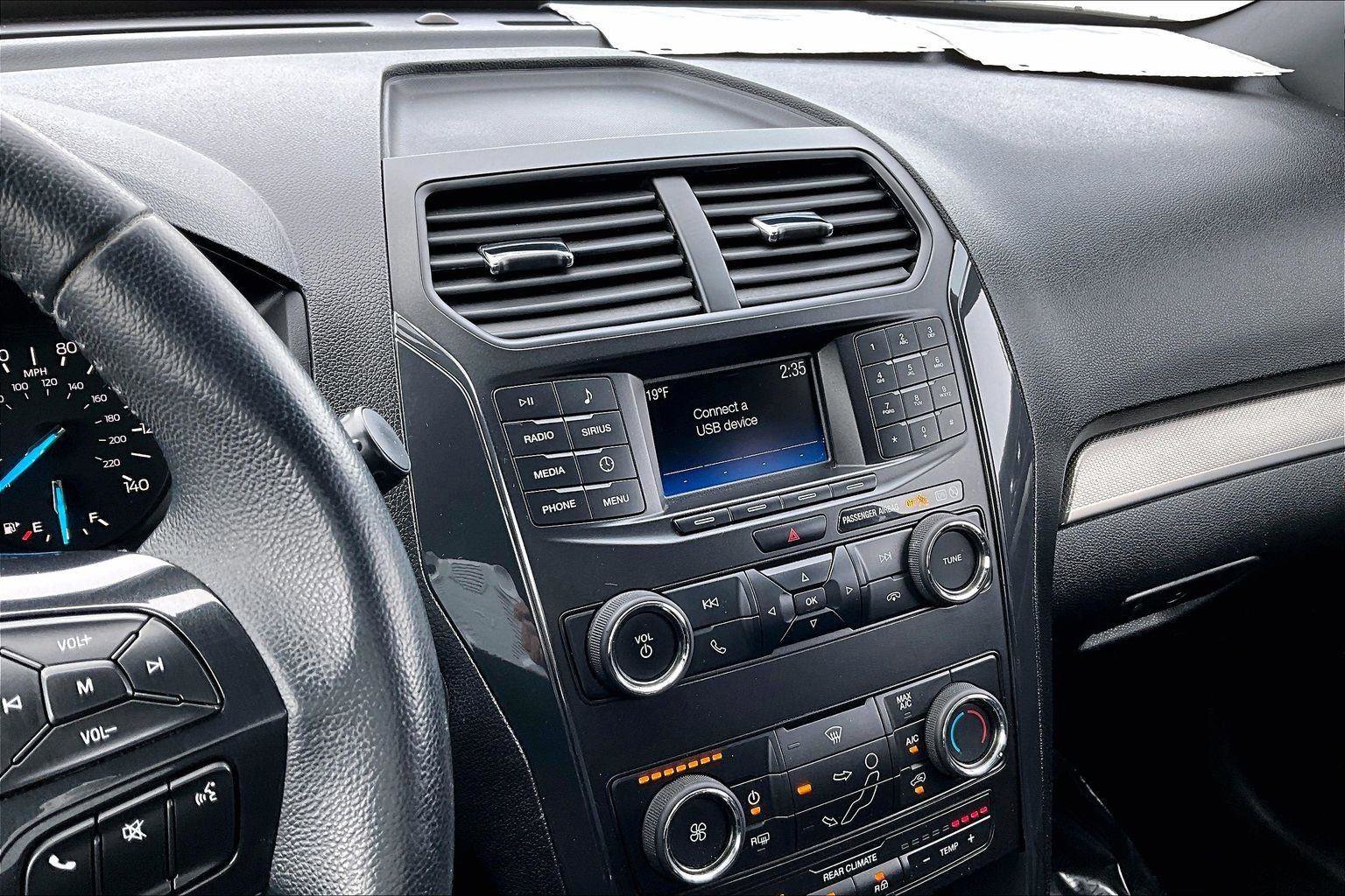 Used 2019 Ford Explorer XLT image 8