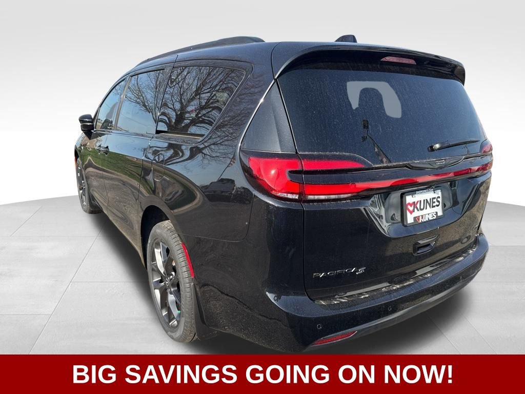 New 2026 Chrysler Pacifica Select w/ S Appearance Package image 6