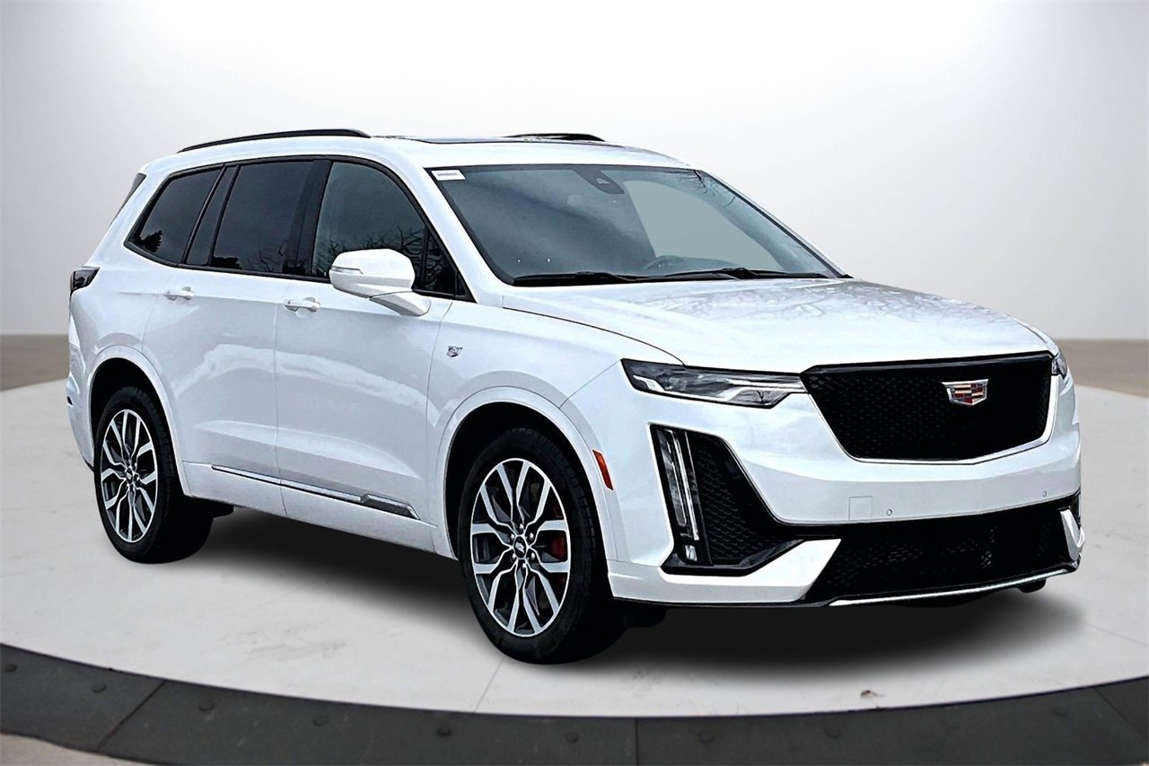Used 2024 Cadillac XT6 Sport image 2