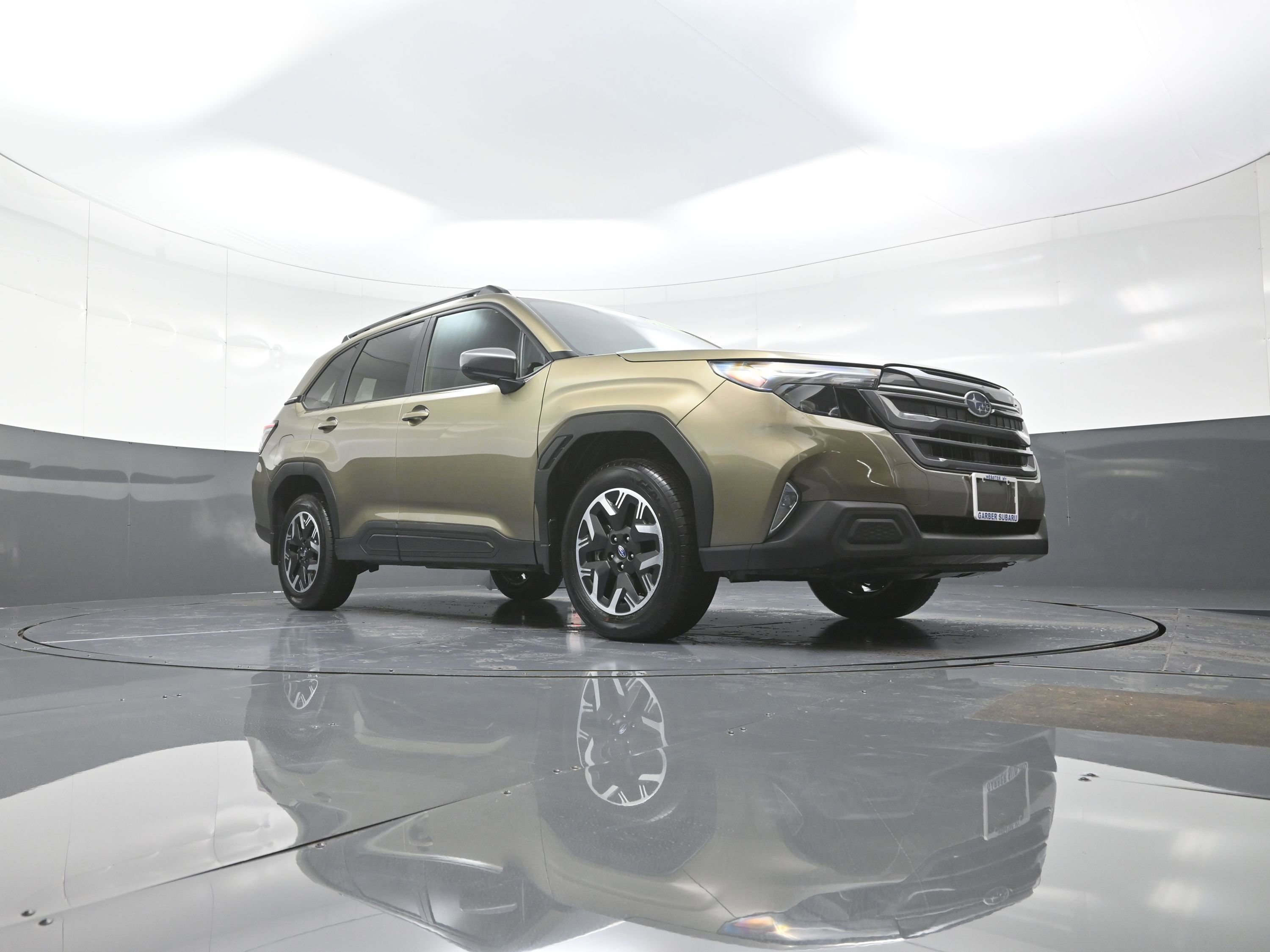 Used 2025 Subaru Forester Premium image 9